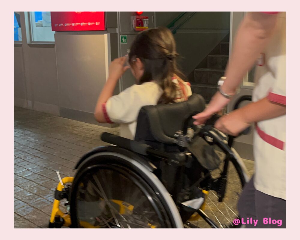 キッザニア東京 介護士　車椅子体験