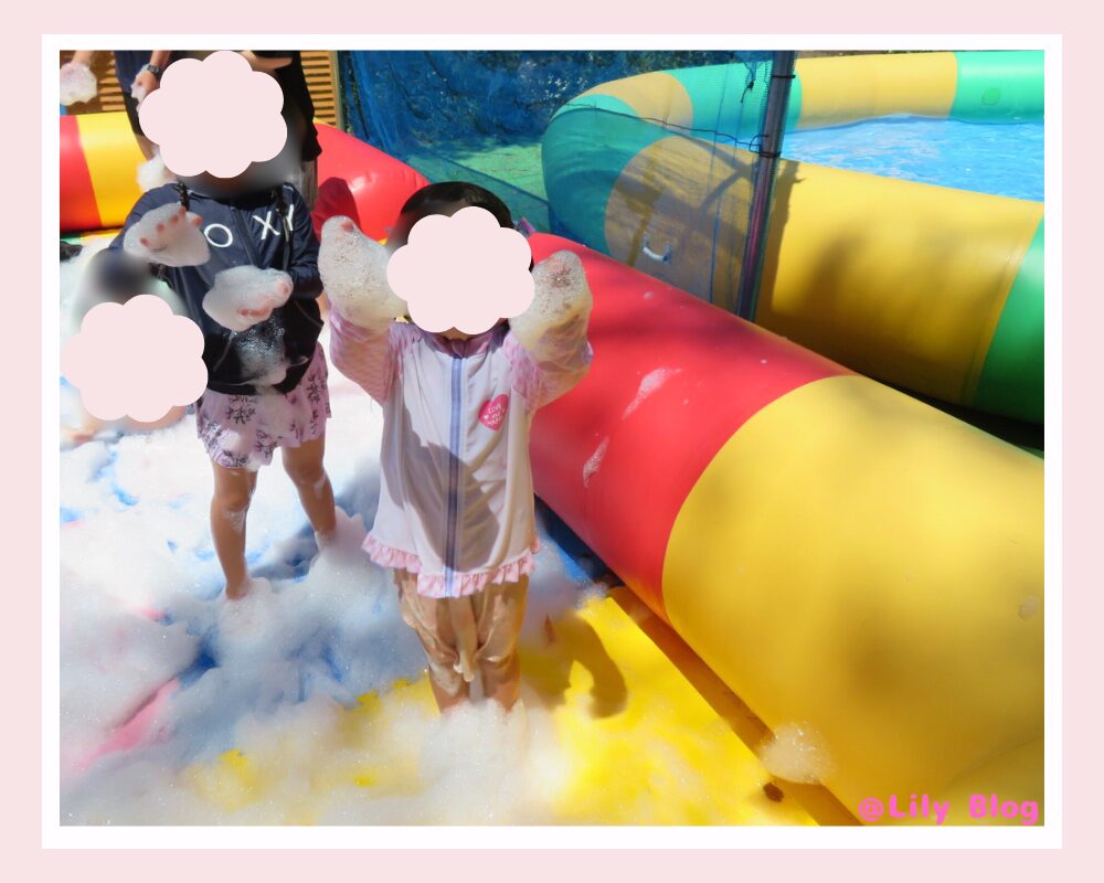 池の平ホテル　泡ちゃぷで遊んでいる様子