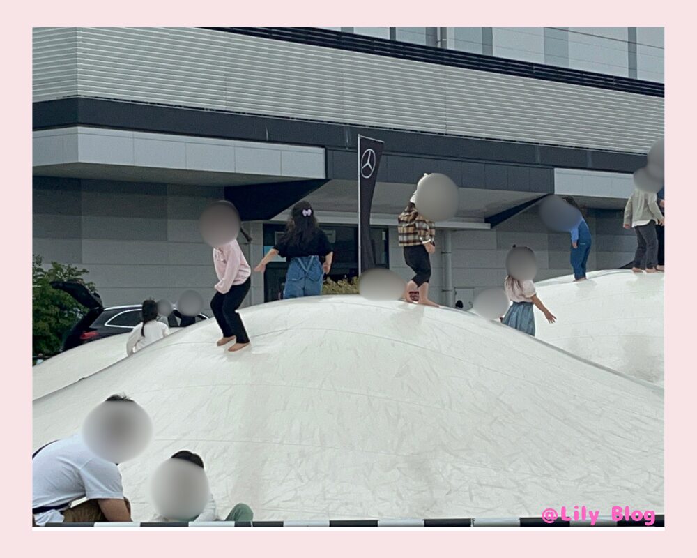 上尾イオン トランポリンを遊んでいるところ