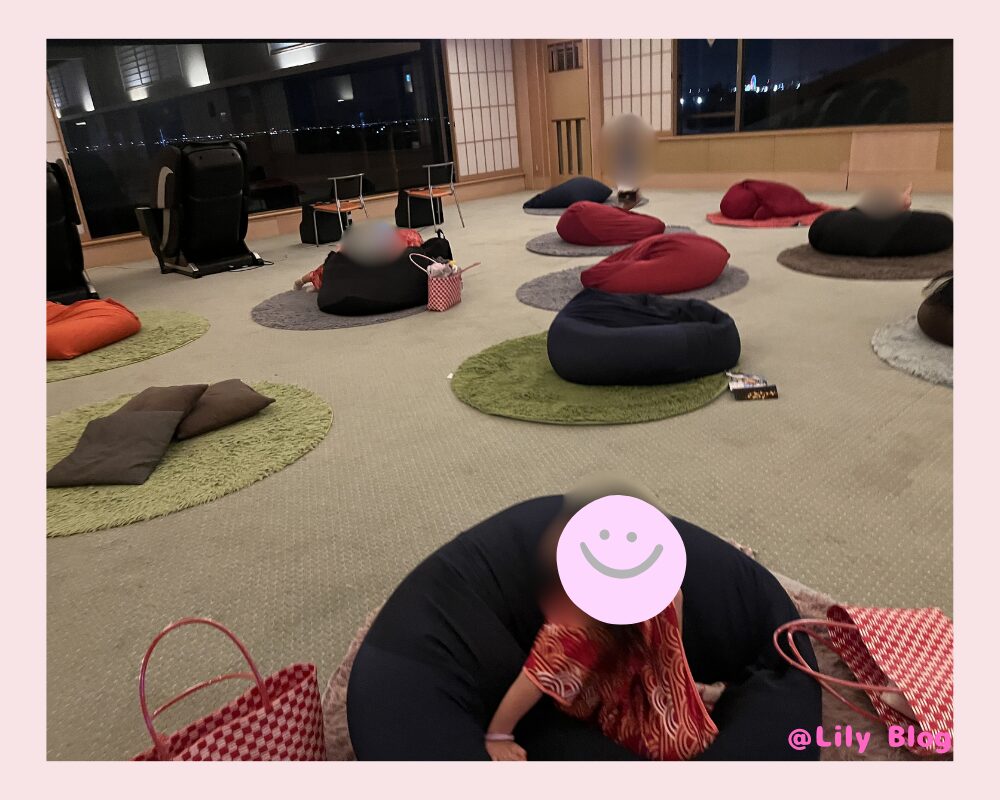 ホテル三日月 プール＆スパ 休憩所の様子