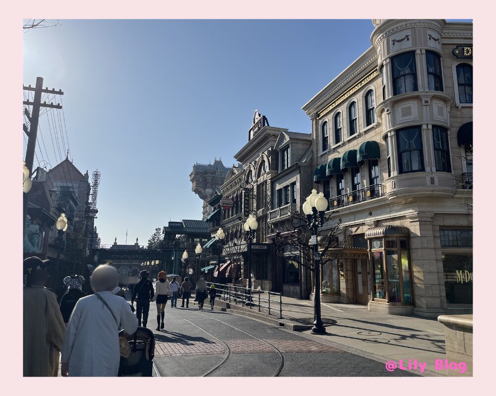 トイストーリーマニアに向かっている風景