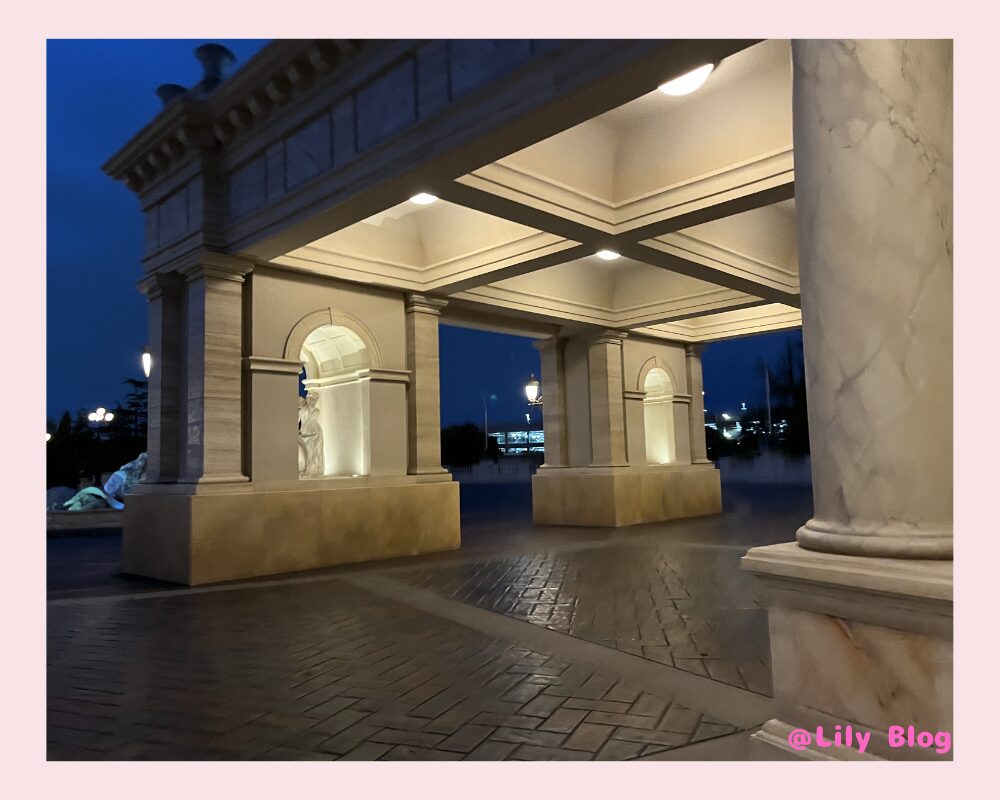 ミラコスタ 夜 エントランス