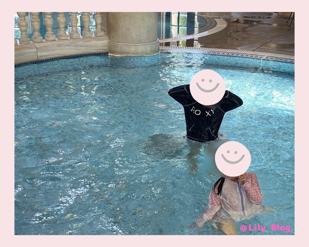 テルメ・ヴェネツィア ミラコスタ 子どもの足が届く様子