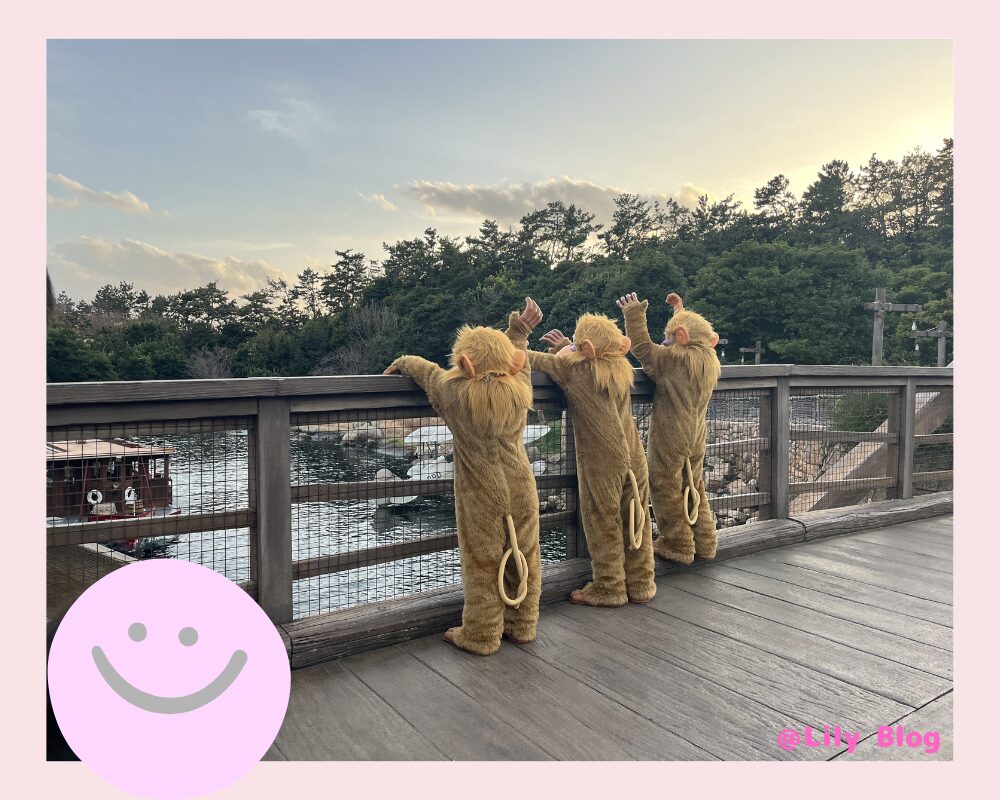 ディズニーシー・トランジットスチーマーラインに手を振るお猿さん